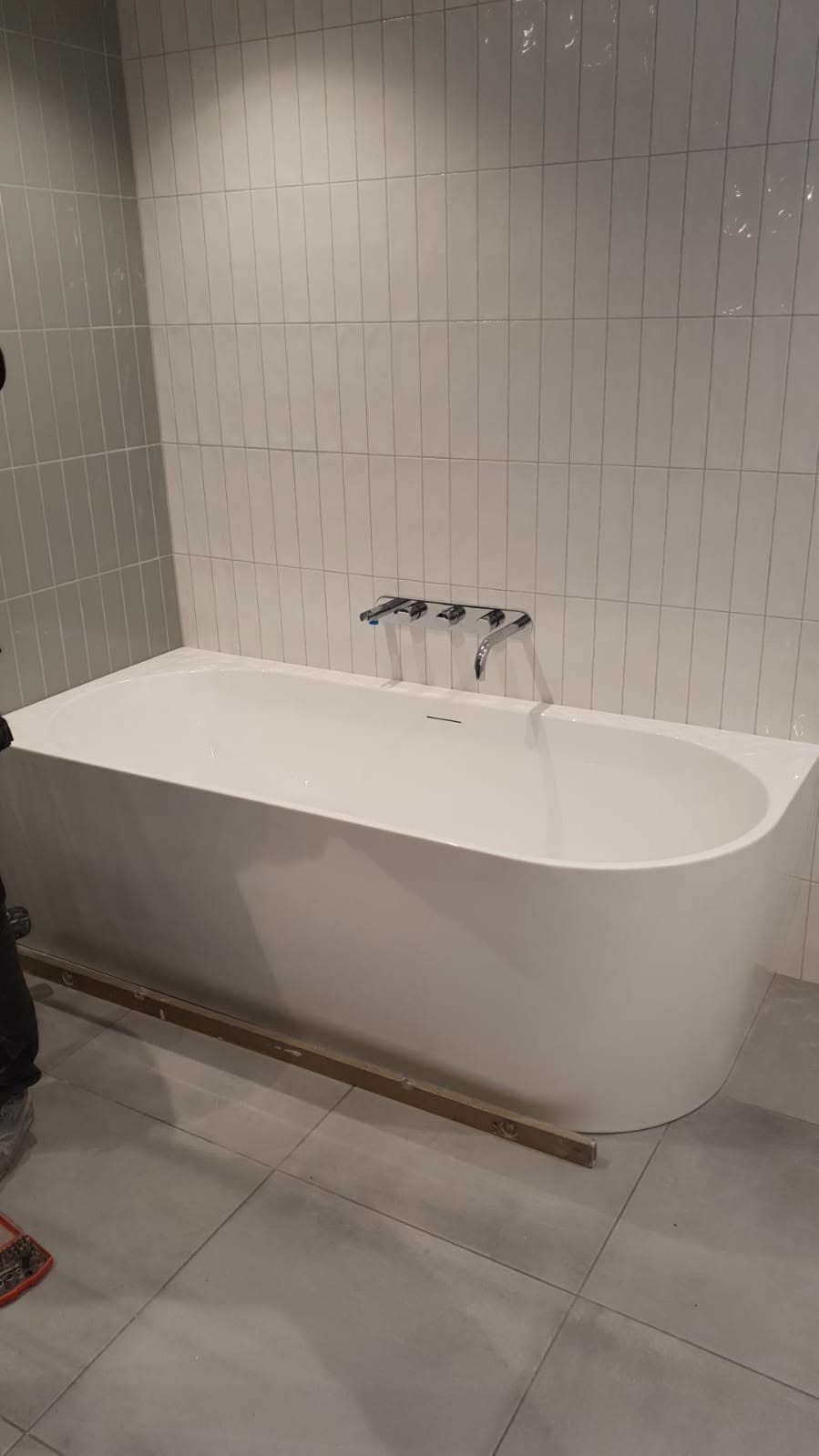 Vrijstaand bad met terrazzo
